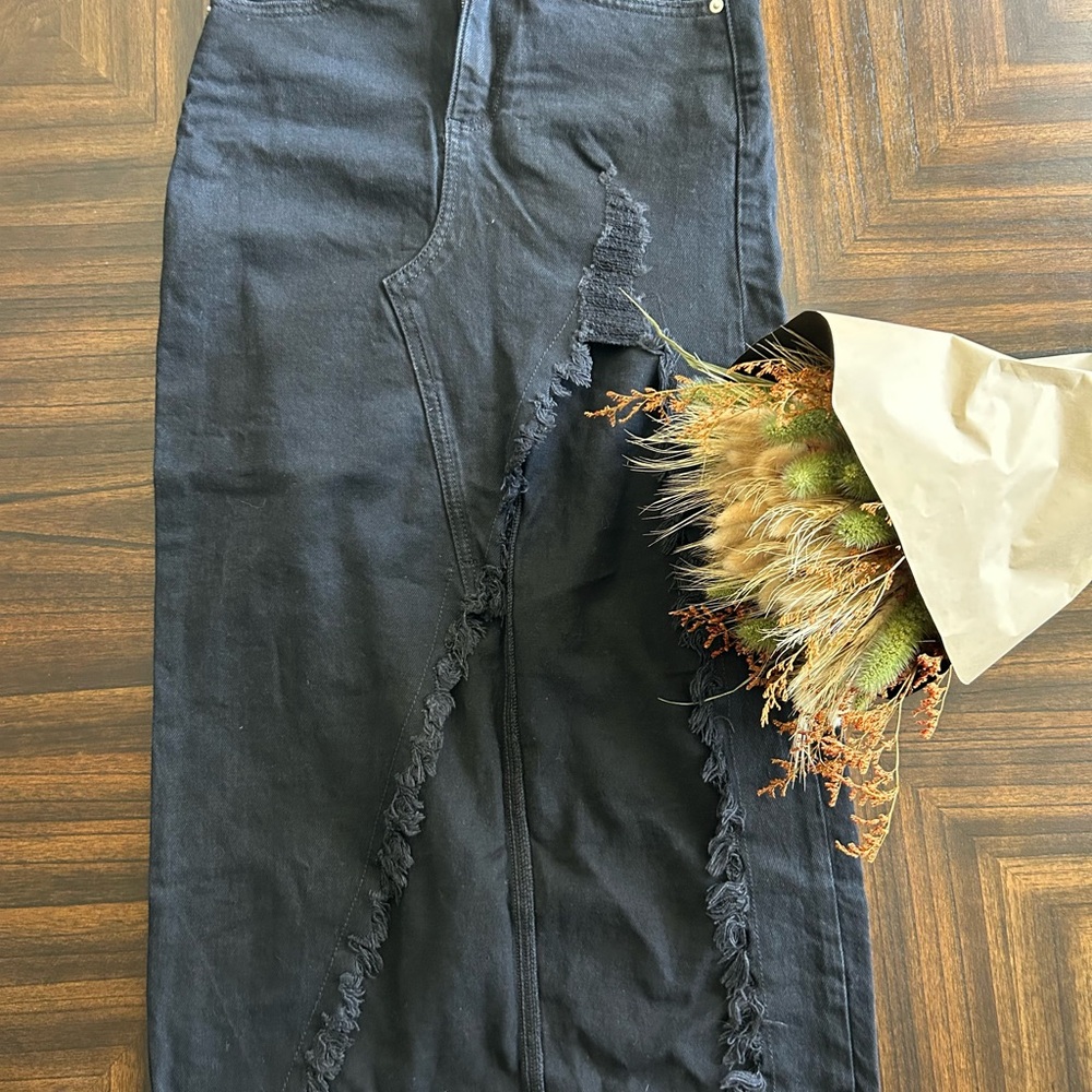 Forever 21 Black Distressed Denim Skirt
